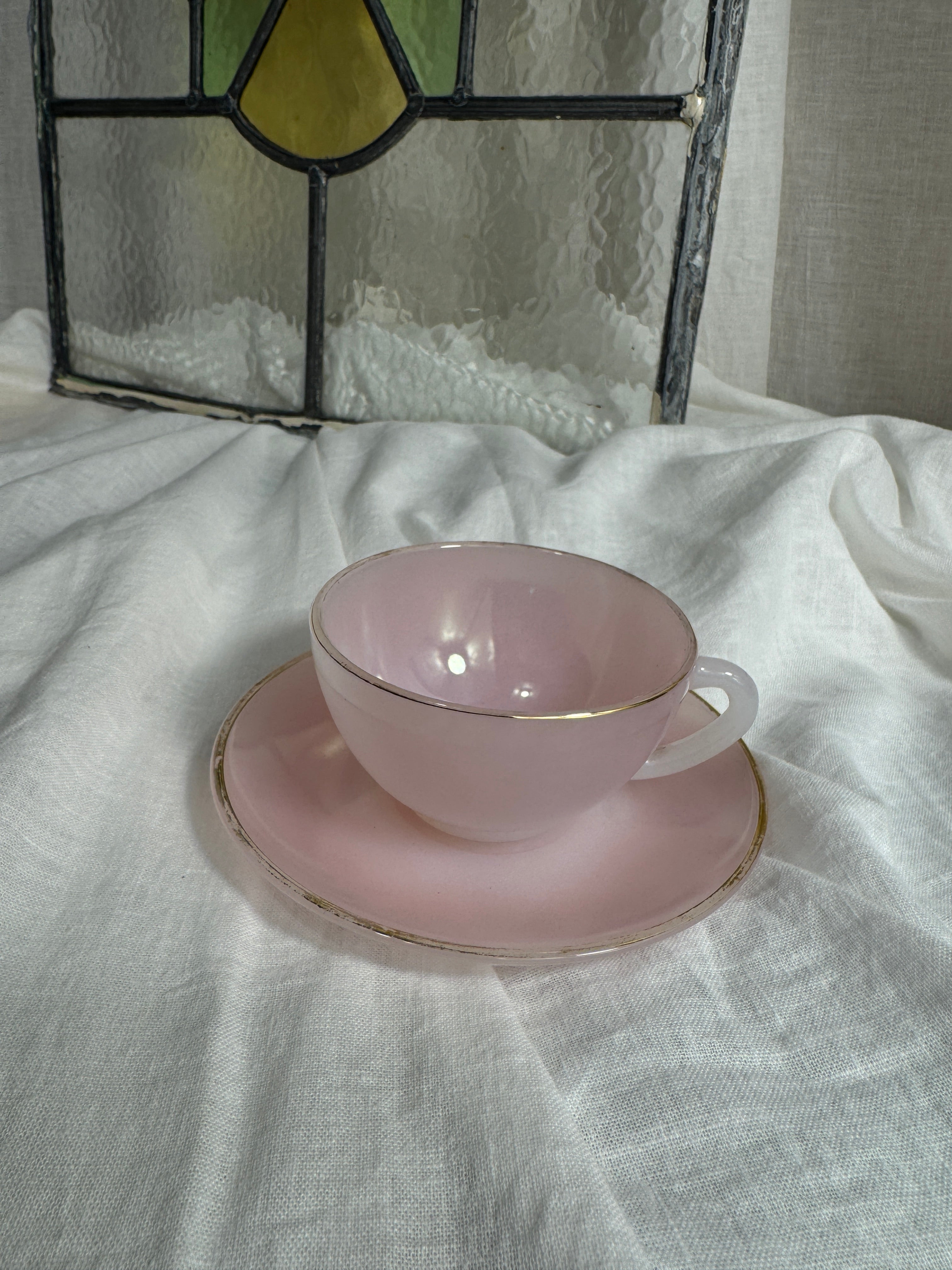 Set of 6 Arcopal Opalescent Tea Cups and Saucers C.1950s