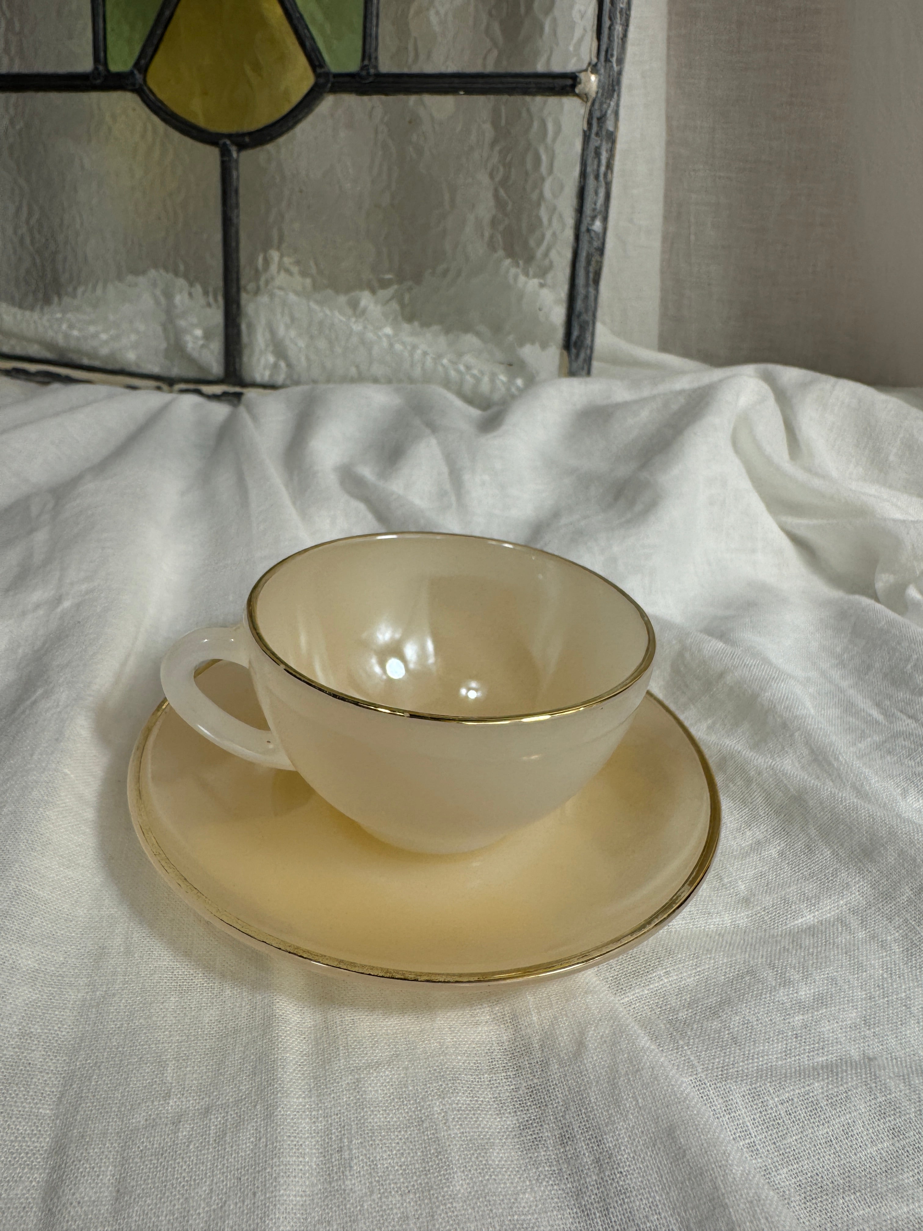 Set of 6 Arcopal Opalescent Tea Cups and Saucers C.1950s