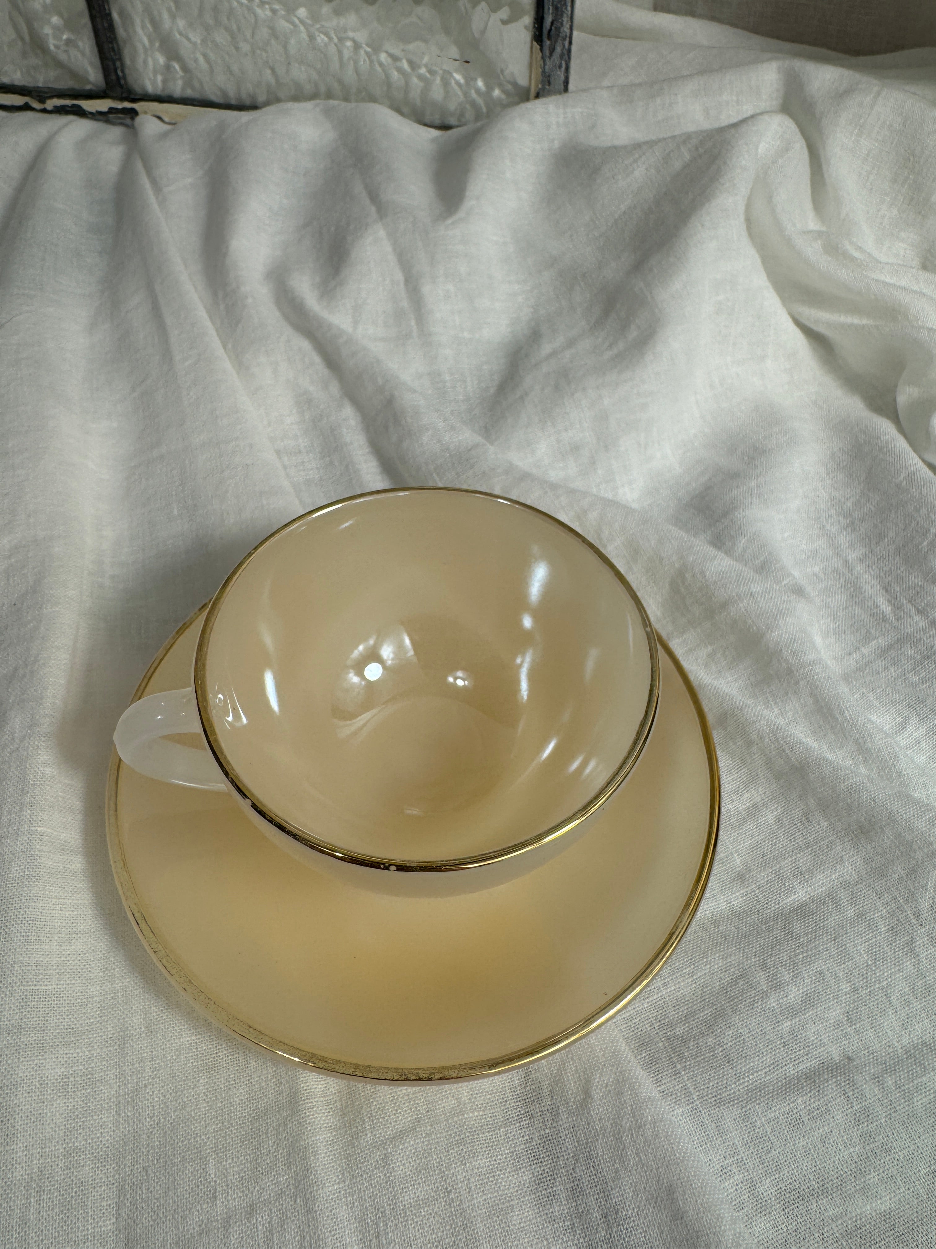 Set of 6 Arcopal Opalescent Tea Cups and Saucers C.1950s