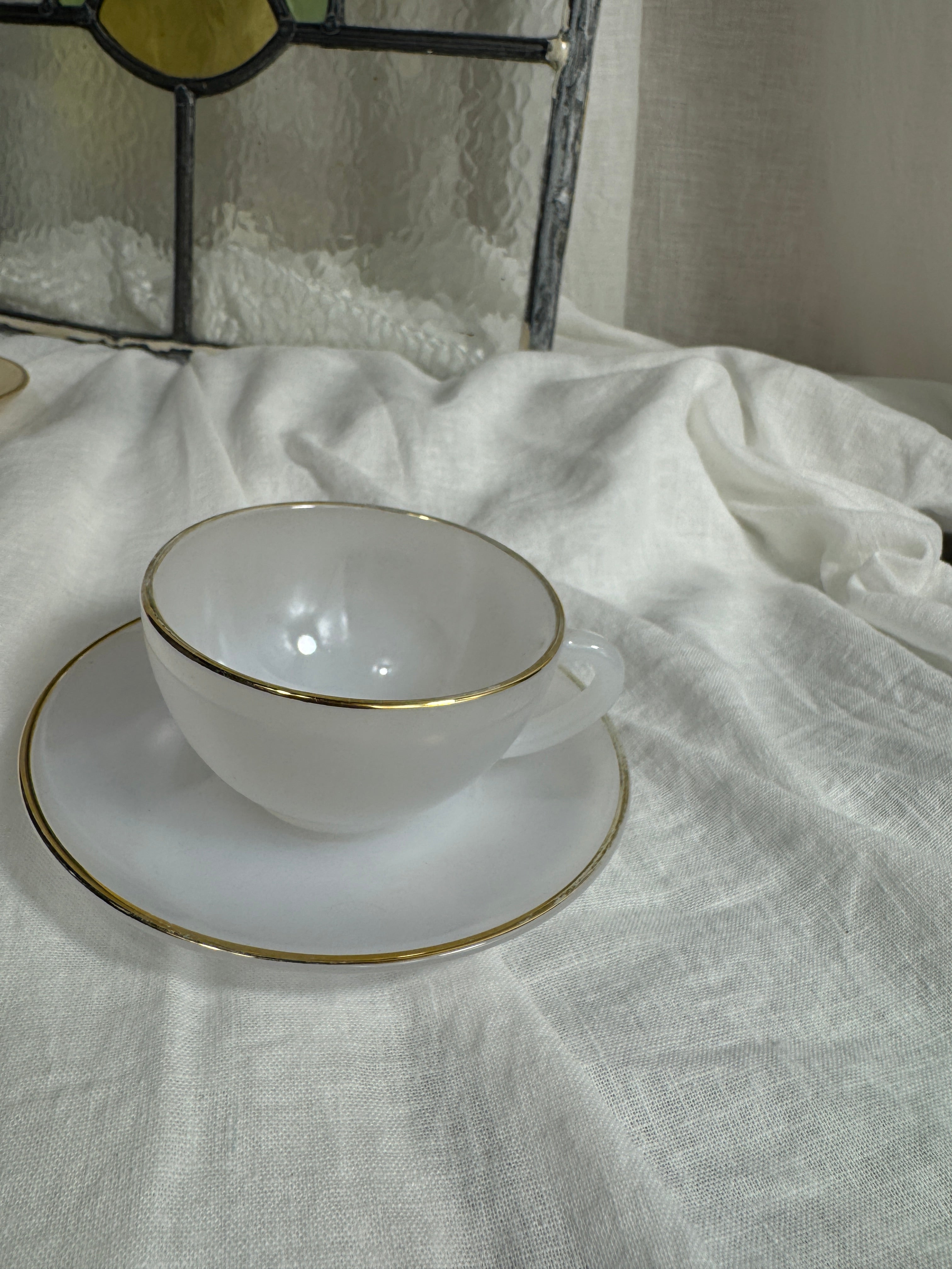 Set of 6 Arcopal Opalescent Tea Cups and Saucers C.1950s
