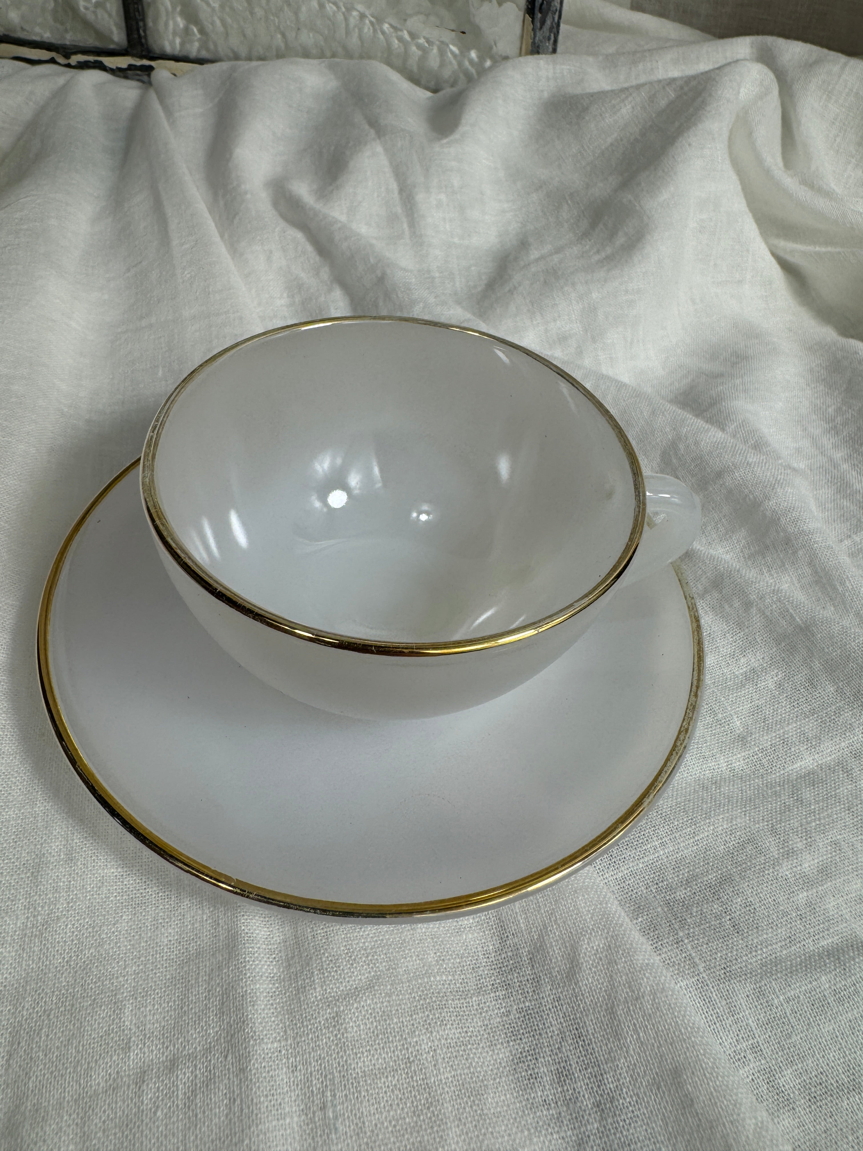 Set of 6 Arcopal Opalescent Tea Cups and Saucers C.1950s