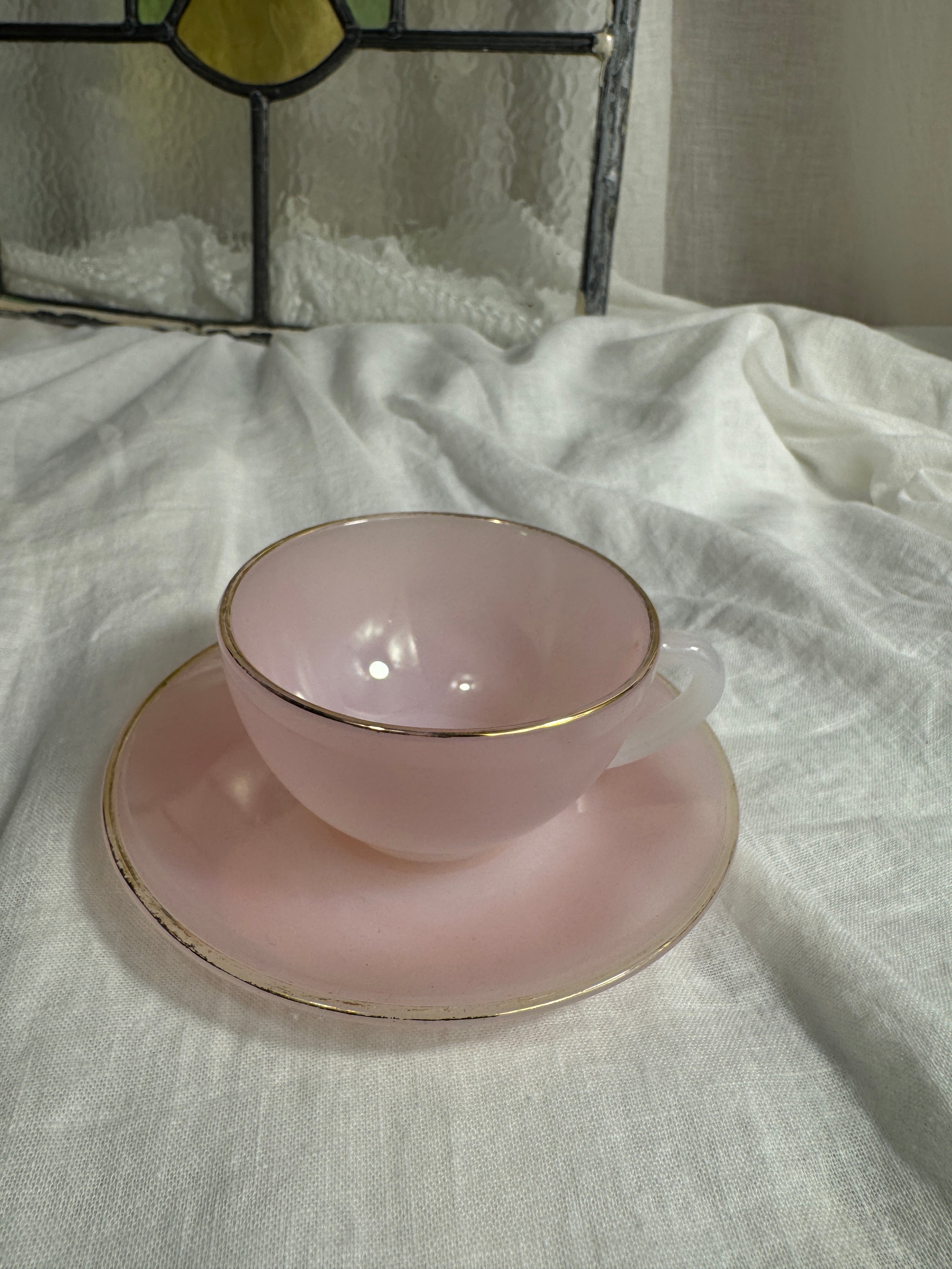 Set of 6 Arcopal Opalescent Tea Cups and Saucers C.1950s