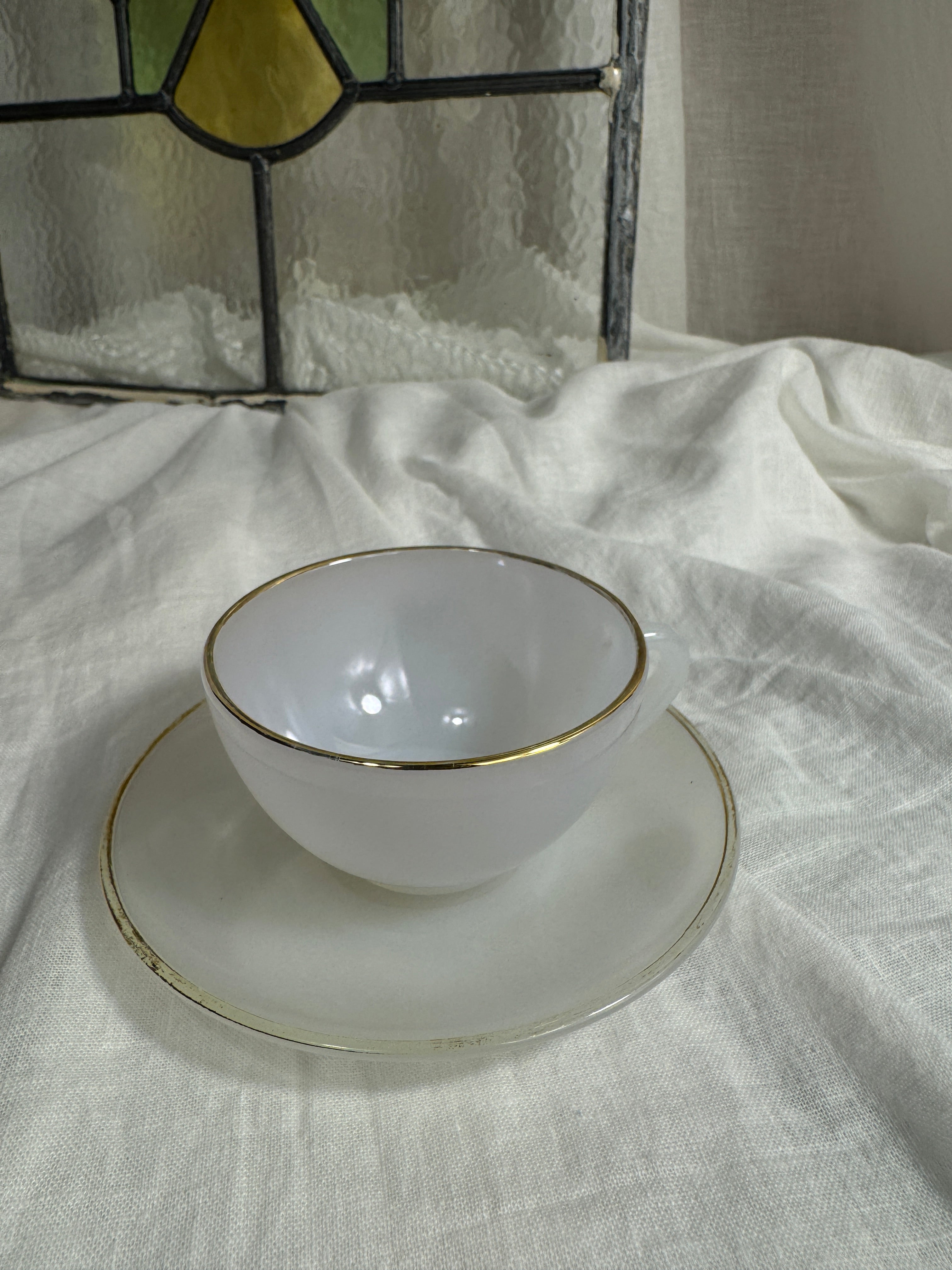 Set of 6 Arcopal Opalescent Tea Cups and Saucers C.1950s