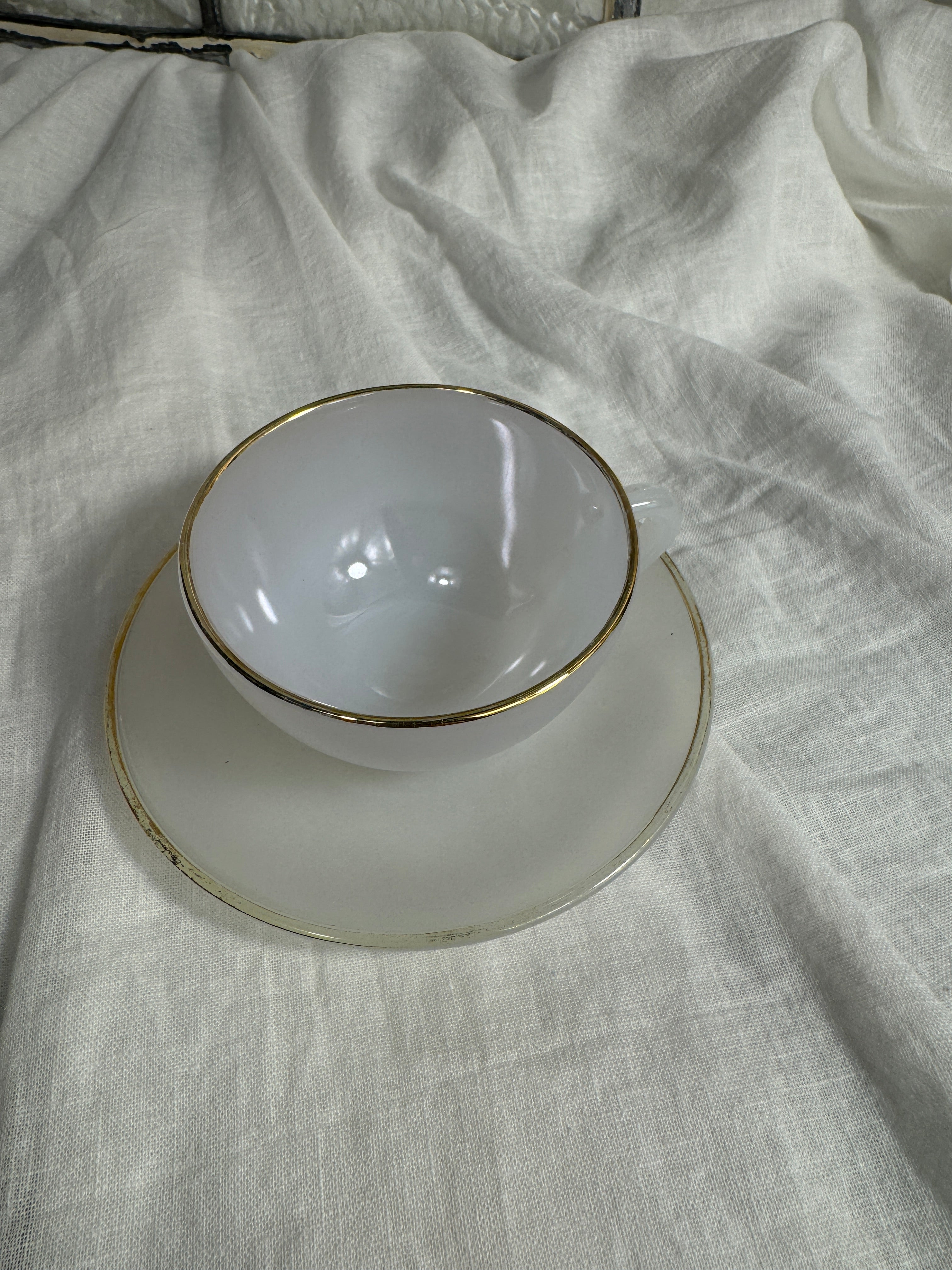 Set of 6 Arcopal Opalescent Tea Cups and Saucers C.1950s