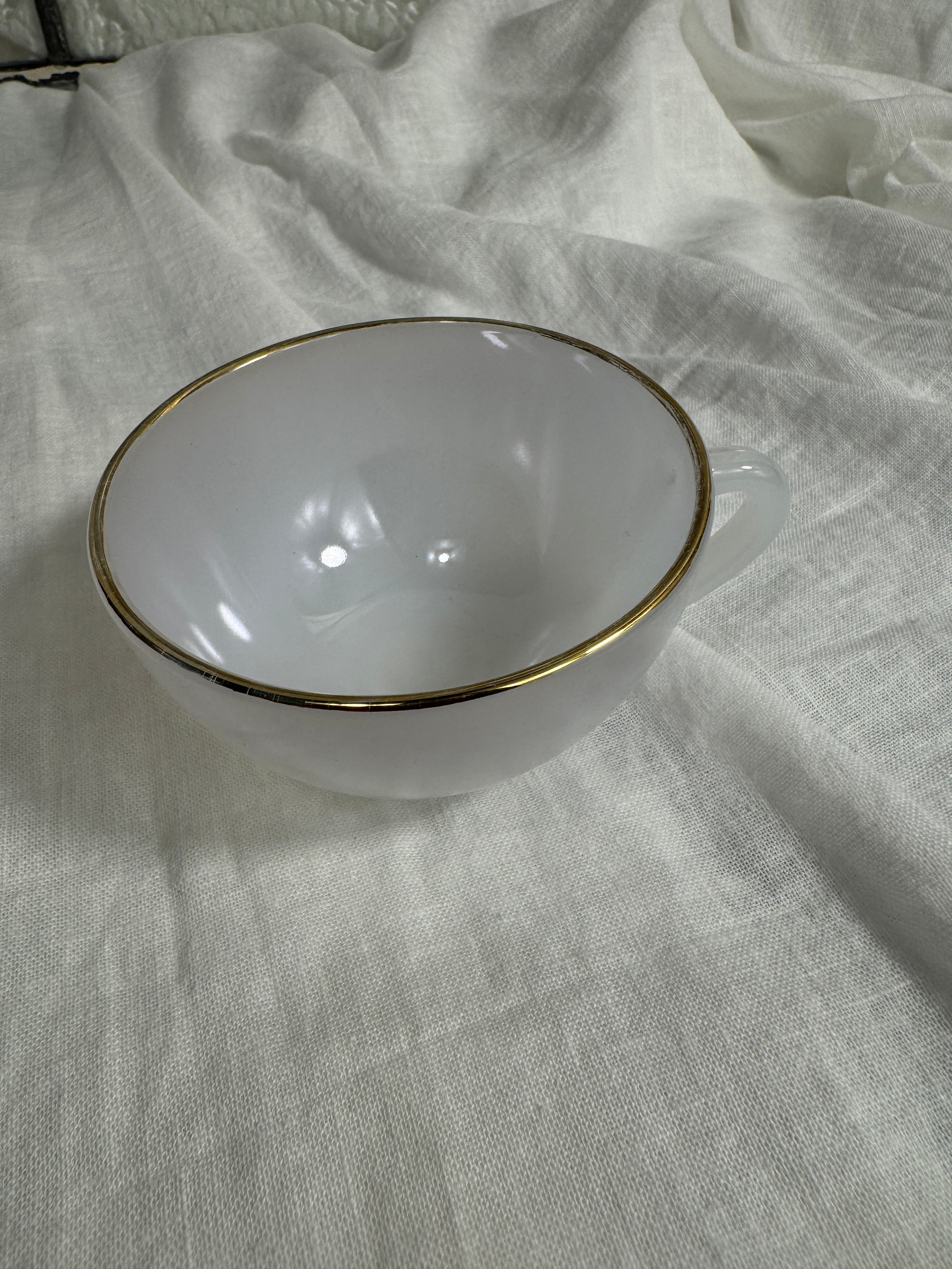 Set of 6 Arcopal Opalescent Tea Cups and Saucers C.1950s