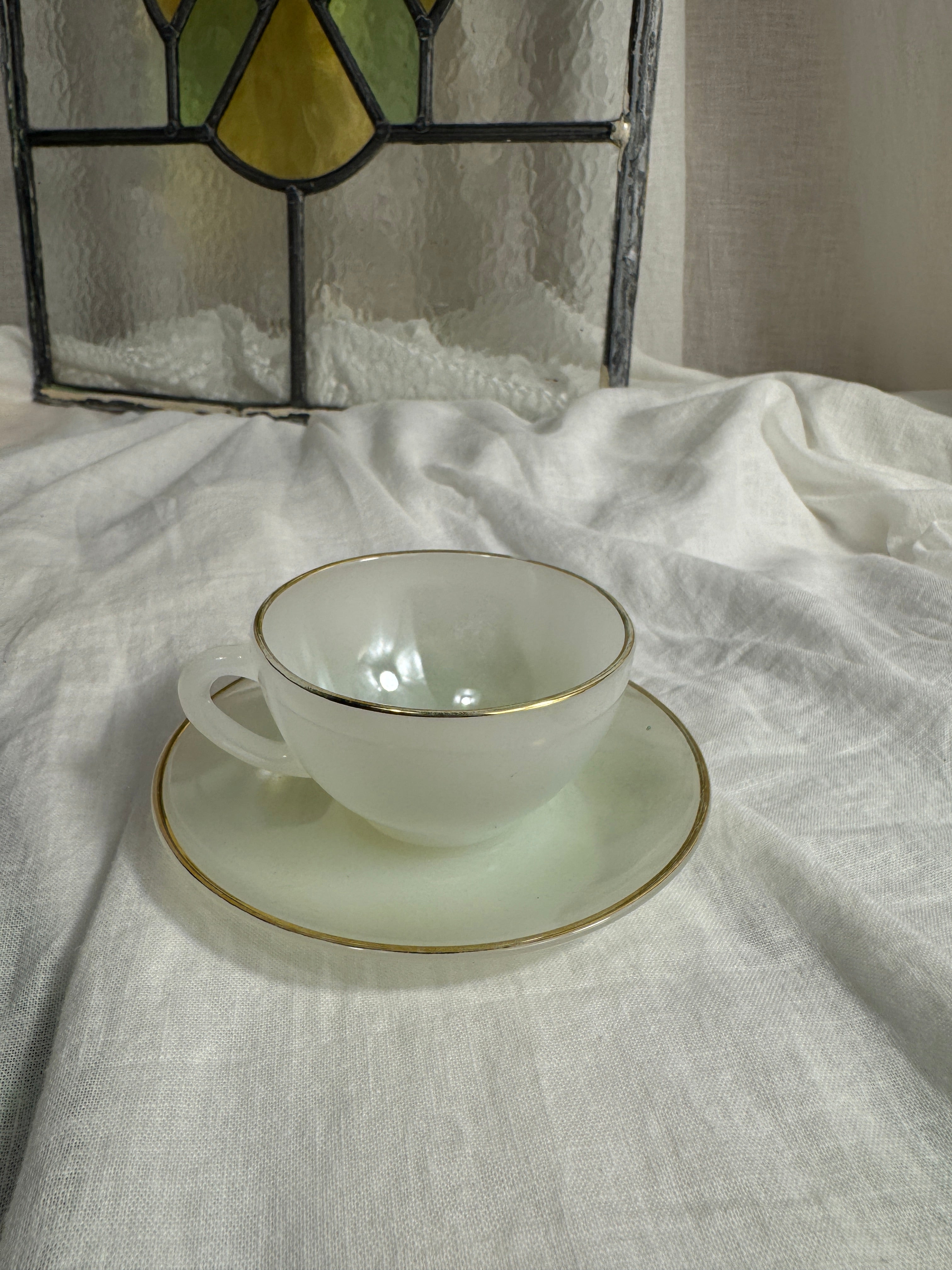 Set of 6 Arcopal Opalescent Tea Cups and Saucers C.1950s